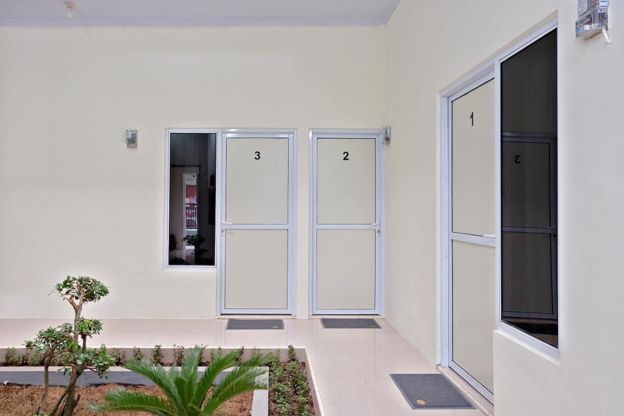 Homestay Danesti Syariah Near Bandara Sultan Hasanuddin Makassar Ngoại thất bức ảnh